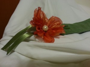 Segnalibro in tessuto verde prato con fiore in organza
